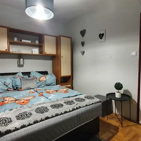 Agnes Vendeghazak Siofok-ketagyas Erkellyel Aparthotel